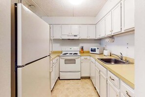Fridge, microwave, oven, stovetop - Recently Updated Condo in Oceanfront Complex w/Shared Pool, Free WiFi (Ocean City)