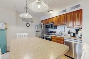Fridge, microwave, oven, stovetop - Terrific Vacation Condo in Beachfront Complex w/Shared Pool, Free WiFi (Ocean City)