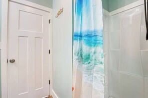 Shower, hair dryer, towels - Wonderful House Near the Beach w/Free WiFi, Patio, Balconies, Central AC, & W/D (Ocean City)