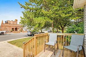 Terrace/patio - Wonderful House Near the Beach w/Free WiFi, Patio, Balconies, Central AC, & W/D (Ocean City)