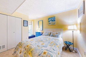 2 bedrooms, iron/ironing board, WiFi, bed sheets - Oceanfront Tide's Edge condo with balcony & boardwalk - walkable locale (Ocean City)