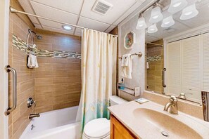 Shower, hair dryer, towels - Oceanfront Tide's Edge condo with balcony & boardwalk - walkable locale (Ocean City)