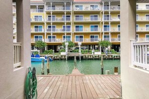 Property grounds - Third-floor bayfront condo with fast WiFi & balcony with views - near boardwalk (Ocean City)