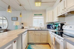 Fridge, microwave, oven, stovetop - Comfy Condo w/ Balcony & Ocean Views 200' to Beach (Ocean City)