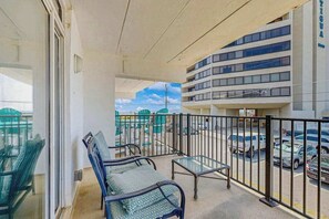 Terrace/patio - Comfy Condo w/ Balcony & Ocean Views 200' to Beach (Ocean City)