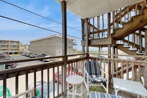 Property grounds - Beachside Bliss: Oceanside Condo w/ Decks - Steps to Shore (Ocean City)