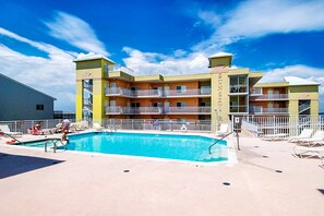 Pool - Midtown OC Getaway • Balcony Views • Pool + Dock • 1 Block to the Beach! (Ocean City)