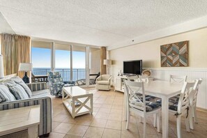TV, DVD player, offices - Beautiful beachfront condo with pools, ice rink, arcade, gym, & fast WiFi (Ocean City)