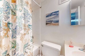 Shower, towels - Dreamy coastal condo on the canal with sunset views, private balcony & free WiFi (Ocean City)