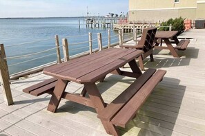 Outdoor dining - Dreamy coastal condo on the canal with sunset views, private balcony & free WiFi (Ocean City)