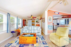 TV, DVD player, offices - Canal front home with free WiFi, deck, private dock, shared pool & tennis (Ocean City)