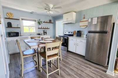 Canal-front home with fast WiFi, central ac, and private dock