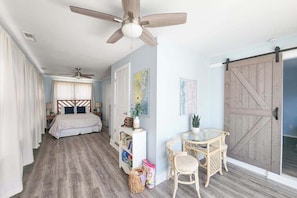 3 bedrooms, iron/ironing board, travel crib, WiFi - Canal-front home with fast WiFi, central ac, and private dock (West Ocean City)