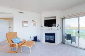 TV, fireplace, DVD player, offices - Sunset Pointe 206 (Ocean City)
