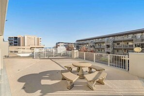 Outdoor dining - Newly Renovated Ocean View Home in Prime Ocean City Location, Rooftop Pool (Ocean City)