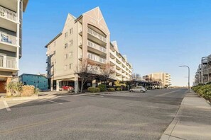 Exterior - Newly Renovated Ocean View Home in Prime Ocean City Location, Rooftop Pool (Ocean City)