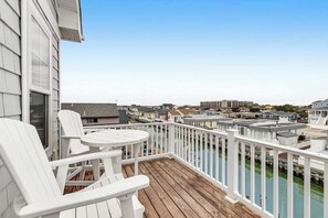 Outdoor dining - Canal-front getaway with private hot tub, large deck & firepit - dog-friendly (Ocean City)