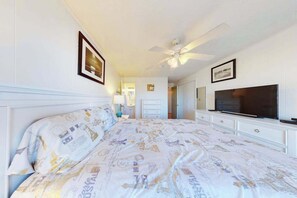 2 bedrooms, iron/ironing board, WiFi, bed sheets - Waterfront Condo - Shared dock - Free WiFi, Partial AC, Washer/Dryer (Ocean City)