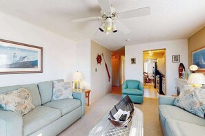 TV, DVD player, offices - Waterfront Condo - Shared dock - Free WiFi, Partial AC, Washer/Dryer (Ocean City)