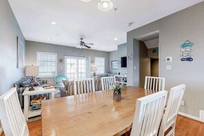 Dining - Coastal Getaway - Free WiFi, Central AC, Washer & Dryer - Walk 2 Blocks to Beach (Ocean City)
