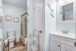 Shower, hair dryer, towels - Beach & Bright Oceanfront Condo W/ Fast WiFi, Patio, Beach Access & More (Ocean City)