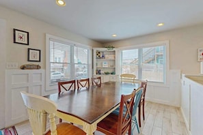 Dining - Sunlit Gem in Downtown w/ Patio, Shared Grill & Outdoor Shower - Steps to Beach (Ocean City)