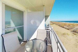 Property grounds - Oceanfront Condo with Balcony, Sunrise Views, Free WiFi & Washer/Dryer (Ocean City)