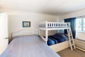 1 bedroom, WiFi, bed sheets - Oceanfront Condo with Balcony, Sunrise Views, Free WiFi & Washer/Dryer (Ocean City)