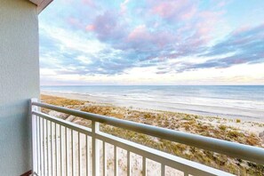 Property grounds - Remodeled, oceanfront condo with balcony, sunrise views, WiFi & W/D (Ocean City)