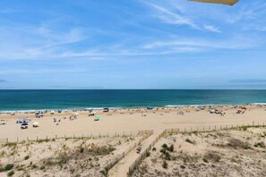 On the beach - Waikiki 402 (Ocean City)