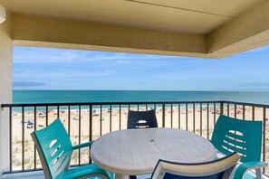 Outdoor dining - Waikiki 402 (Ocean City)