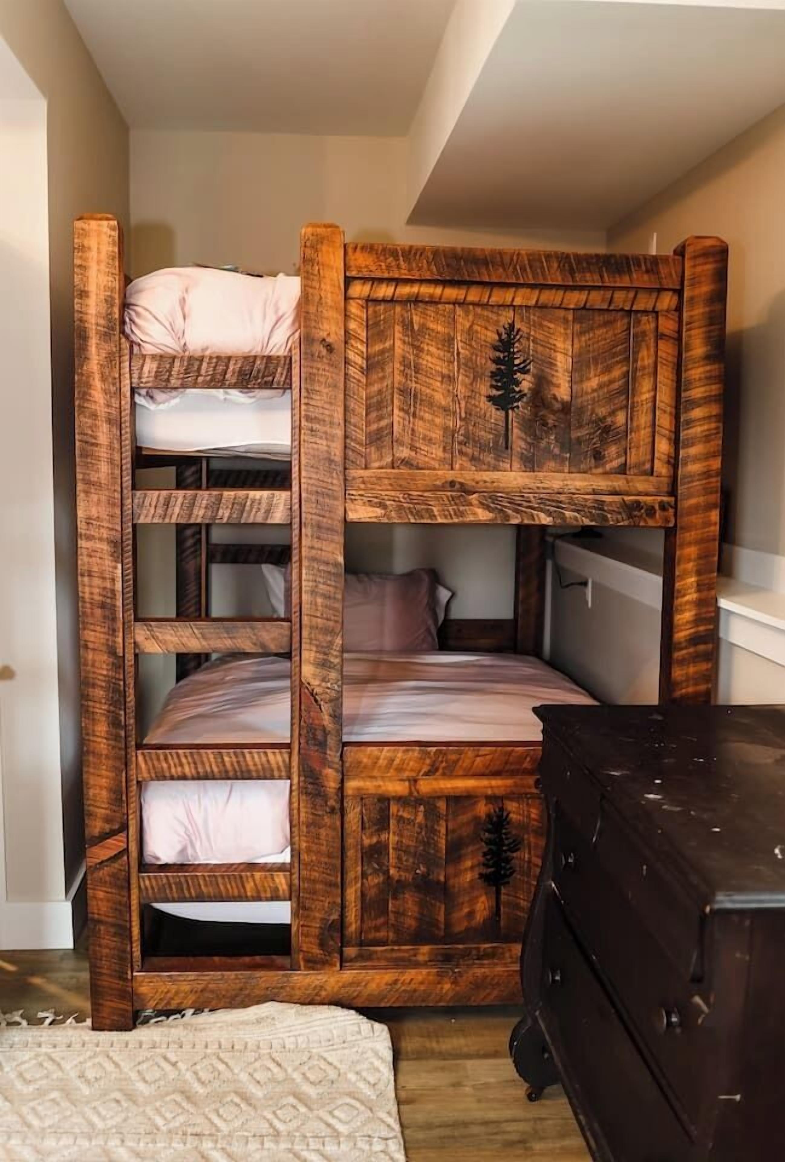 Escrivaninha, ferros/tábuas de passar roupa, Wi-Fi, roupa de cama