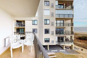 Property grounds - Oceanfront Condo with Balcony Overlooking the Beach, AC, WiFi & Laundry (Ocean City)