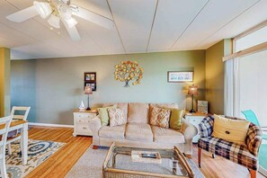 TV, offices - Bay Colony 36 (Ocean City)