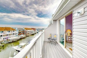 Terrace/patio - Dawn's Cove Unit F | Waterfront condo in Ocean City with dock and boat slip (Ocean City)