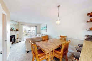 Interior - Dawn's Cove Unit F | Waterfront condo in Ocean City with dock and boat slip (Ocean City)