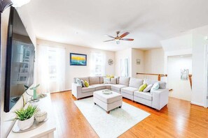 TV, offices - Bay-view townhome with private deck, pool access, central AC, & W/D (West Ocean City)
