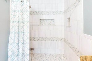 Shower, hair dryer, towels - Brandywine Home in the Pines | House on 17th Hole in Ocean Pines (Ocean Pines)