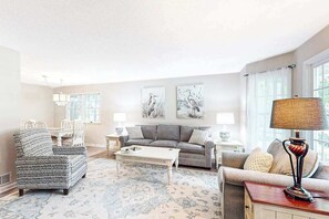 TV, offices - Brandywine Home in the Pines | House on 17th Hole in Ocean Pines (Ocean Pines)