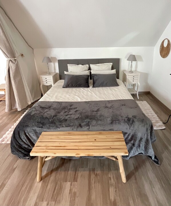 1 chambre, fer et planche à repasser, literie fournie