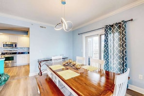 Dining - Corner condo on the ocean block with pool & amazing wraparound balcony (Ocean City)