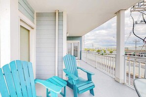 Property grounds - Corner condo on the ocean block with pool & amazing wraparound balcony (Ocean City)
