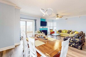 TV, offices - Corner condo on the ocean block with pool & amazing wraparound balcony (Ocean City)