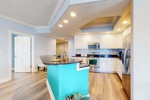 Fridge, microwave, oven, stovetop - Corner condo on the ocean block with pool & amazing wraparound balcony (Ocean City)