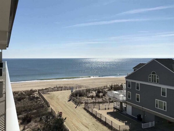 Beach nearby - Water view condo with beach and pool access - balcony, W/D, and central AC (Ocean City)