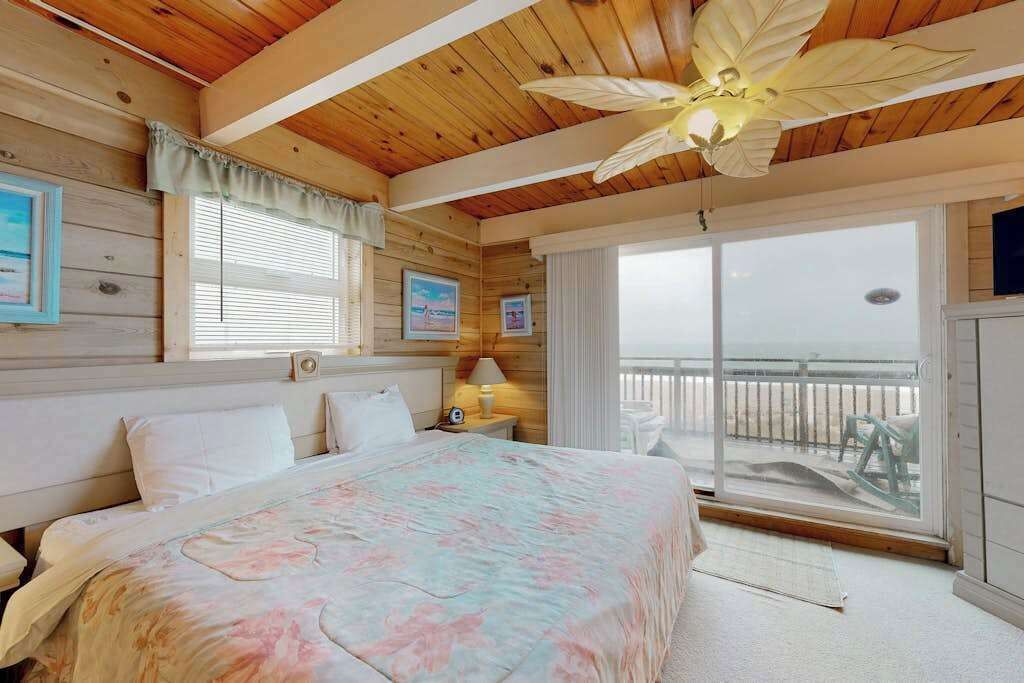 4 bedrooms, travel crib, WiFi, bed sheets
