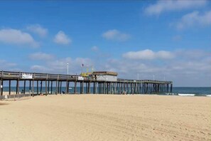 On the beach - 4-Story beachfront townhome with ocean views, balconies, deck, outdoor shower (Ocean City)