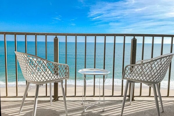 Property grounds - Oceanfront, 12th-floor condo with gorgeous view & fast WiFi (Ocean City)