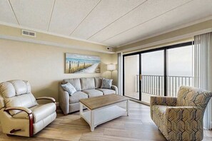 TV, offices - Oceanfront, 12th-floor condo with gorgeous view & fast WiFi (Ocean City)