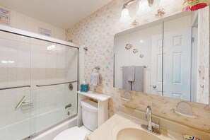 Shower, towels - Barbados Sun 202 (Ocean City)